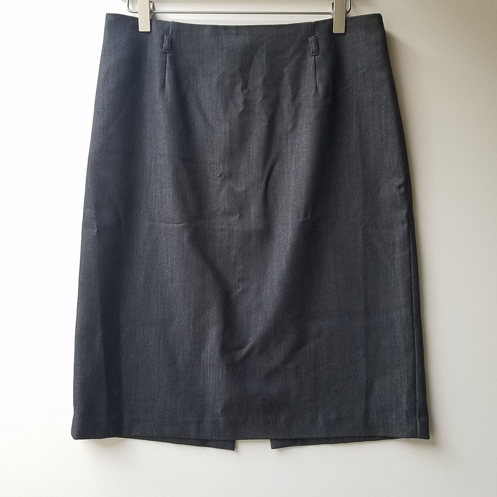 Adrienne Vittadini straight skirt with a slit Size 10